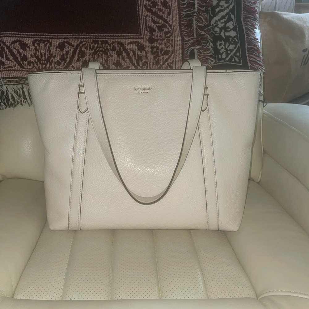 Large Kate Spade ♠️ bag. - Picture 2 of 14